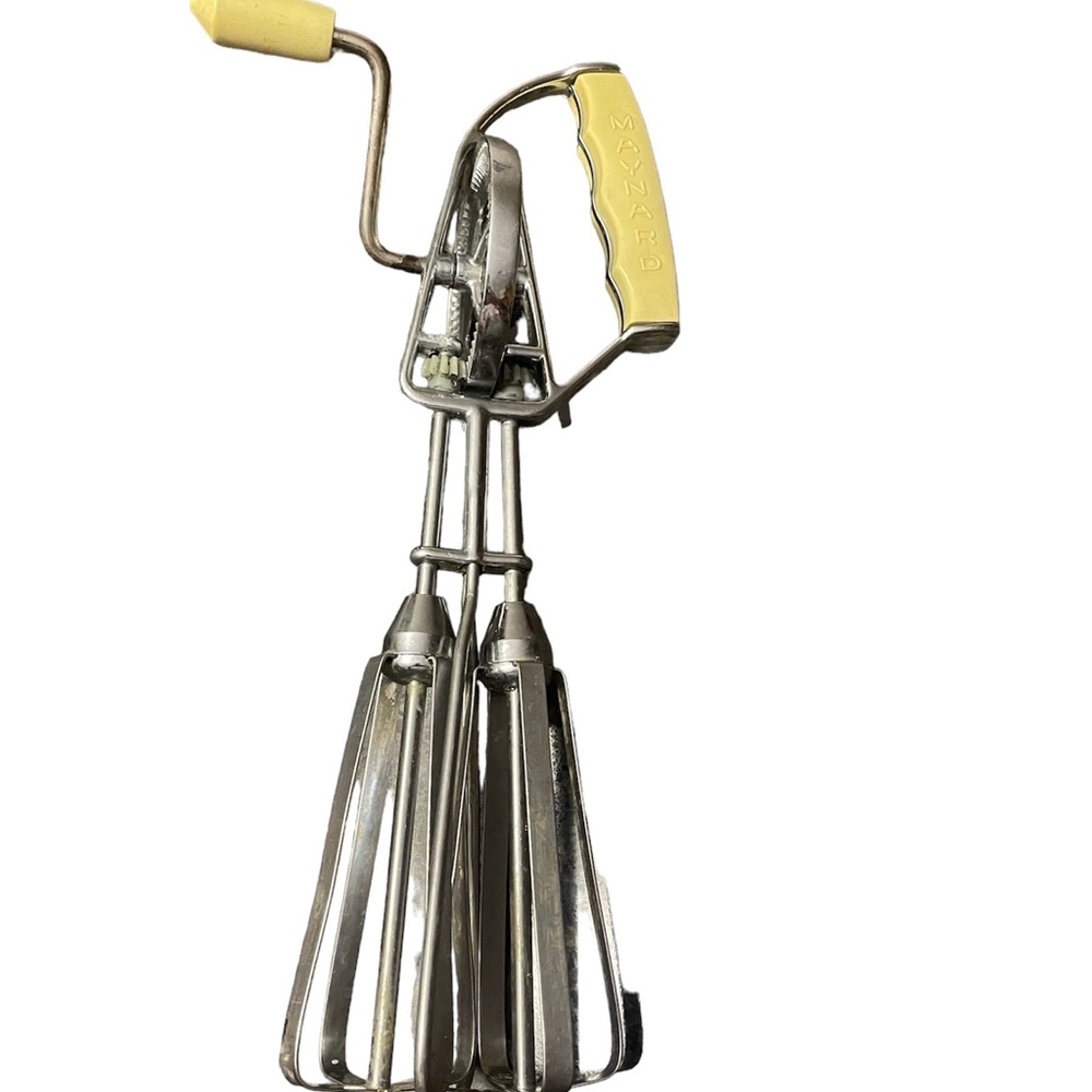 Vintage Maynard Hand Mixer Beater Pale Yellow works great